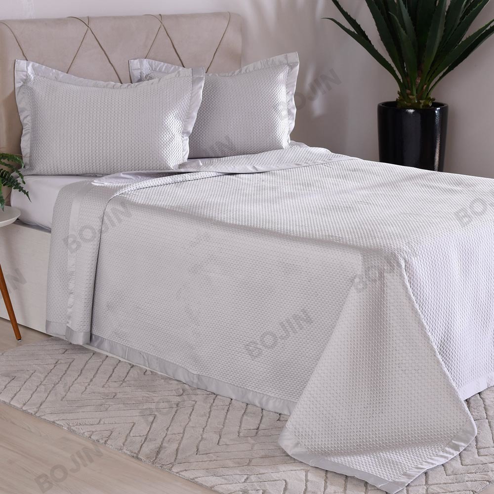 Teicstíle Baile 2-3pcs só 100% poileistear satin leabaithe leaba ultrasonaic leagtha leagtha leapachas